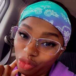 Meet your Posher, Joandea